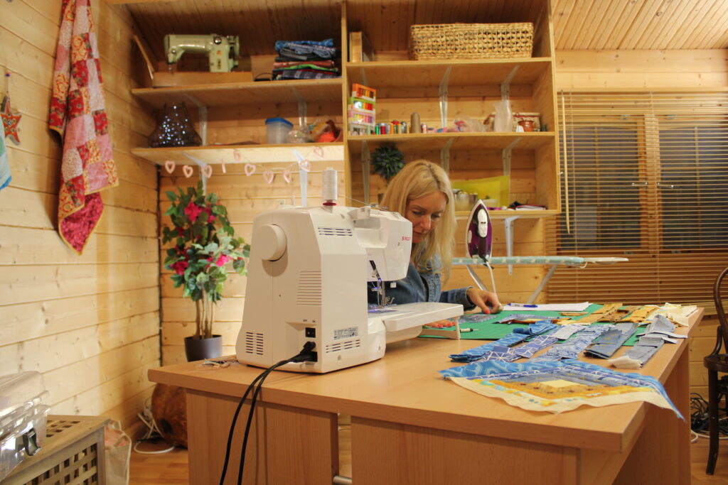 Tracy's quilting studio with sewing machine, cutting mat, and iron all visible — beginner quilting project from start to finish
