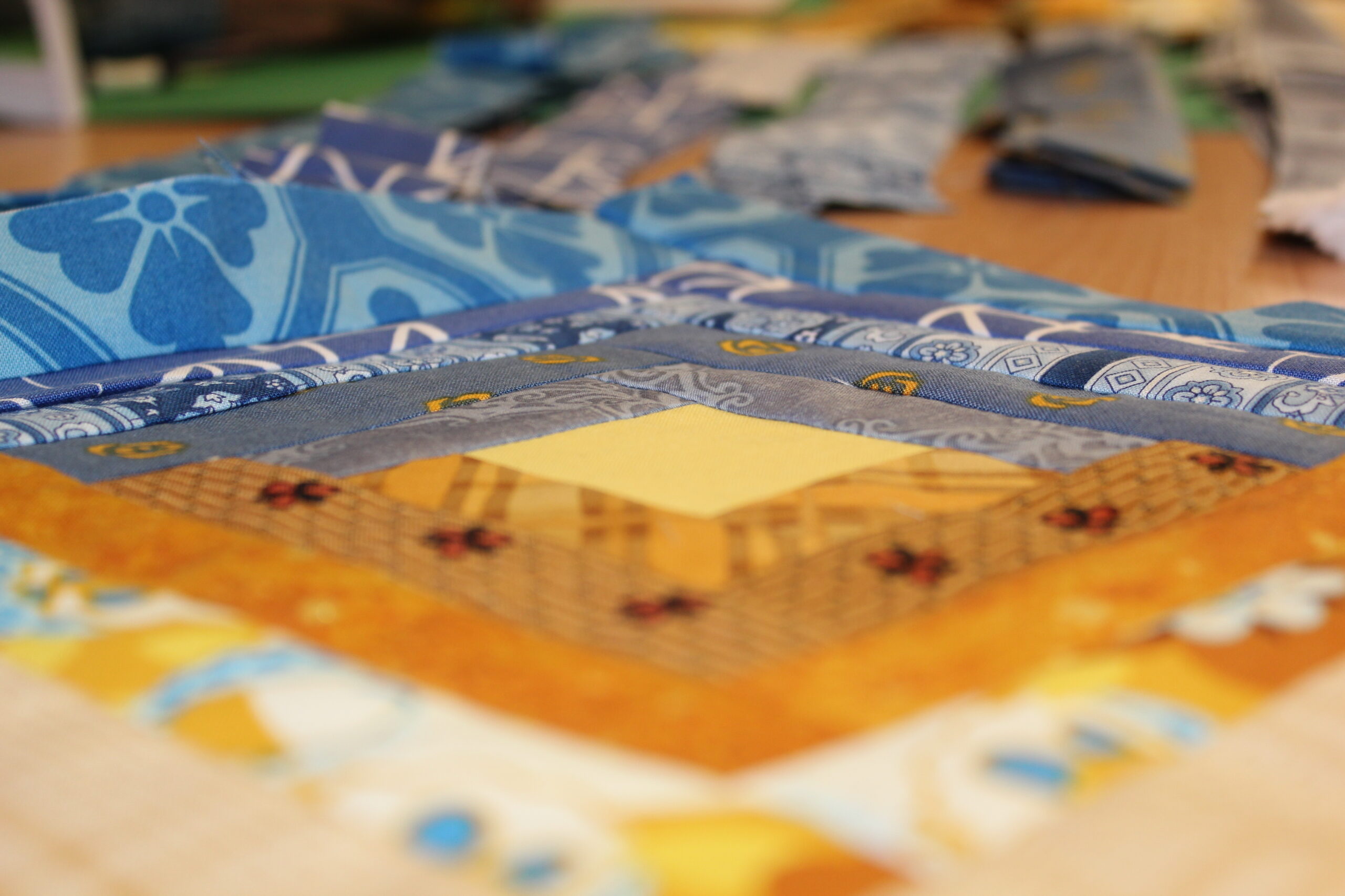 finished log cabin quilt block showing concentric fabric strips for beginners