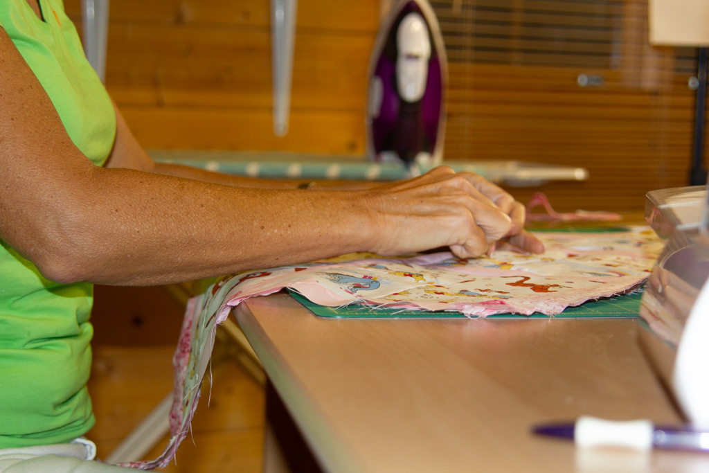 Tracy arranging colourful fabric scraps on cutting mat for crumb quilting